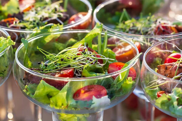 新鮮でおいしいベジタリアン Salat ビュッフェ — ストック写真
