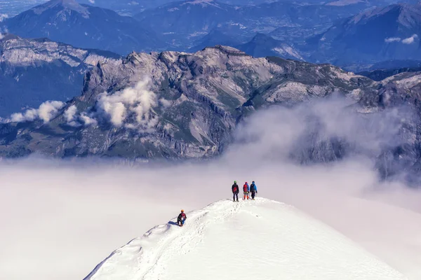 Alpinistas Escalando Montanha Com Equipamento Montanha Alta Atividade Montanha — Fotografia de Stock