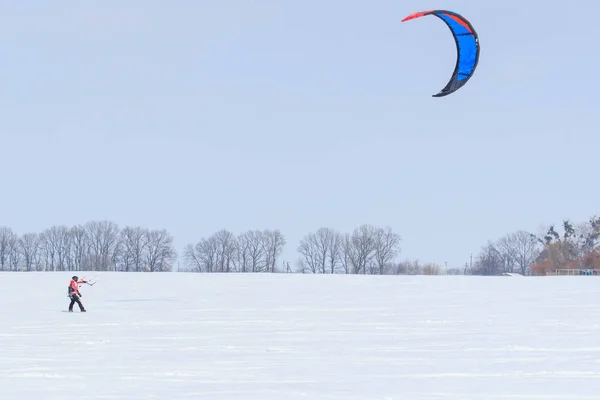 Geroimowka Ukraine März 2018 Frostiger Morgen Mann Ist Mit Winterkite — Stockfoto