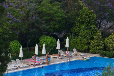 Güzel park yüzme havuzunda.