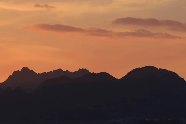Tramonto Sulle Montagne Cielo Arancione — Foto Stock
