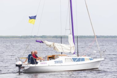 Cherkassy. Ukrayna. 9 Mayıs 2018. Nehirde Dnepr yat yarışı güzel.
