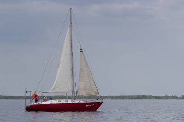 Cherkassy. Ukrayna. 9 Mayıs 2018. Nehirde Dnepr yat yarışı güzel.