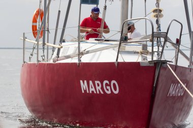 Cherkassy. Ukrayna. 9 Mayıs 2018. Nehirde Dnepr yat yarışı güzel.