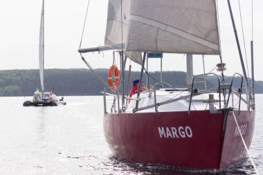 Cherkassy. Ukrayna. 9 Mayıs 2018. Nehirde Dnepr yat yarışı güzel.