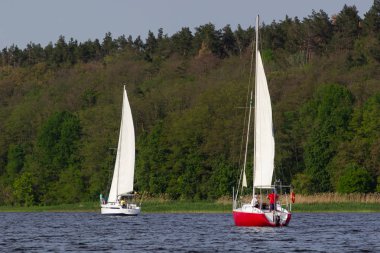 Cherkassy. Ukrayna. 9 Mayıs 2018. Nehirde Dnepr yat yarışı güzel.