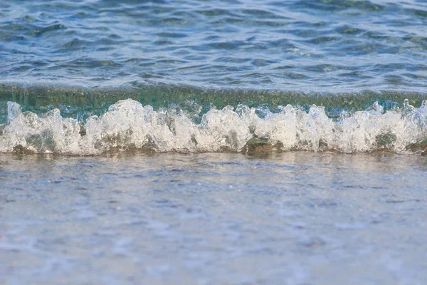 ビーチで波が — ストック写真