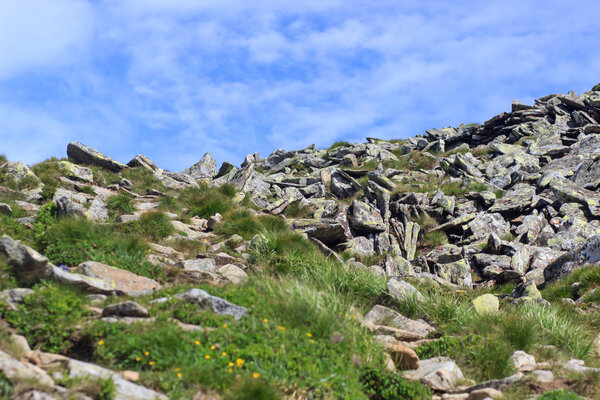 Камень на горе, большой камень
