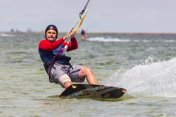 Kirilovka Ucrania Julio 2018 Surfista Cometas Monta Las Olas Hace —  Fotos de Stock