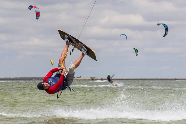 Kirilovka Ukraina Juli 2018 Kite Surfare Rider Vågor Gör Trick — Stockfoto