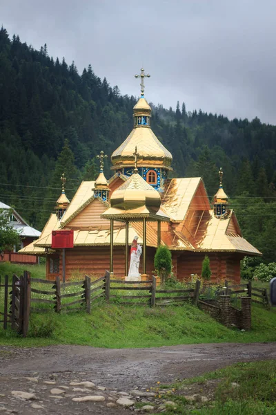 Igreja Paroquial Madeira Nas Montanhas Dos Cárpatos — Fotografia de Stock