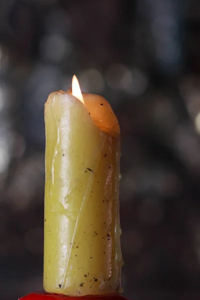 Burning Gamla Ljus Mörk Bakgrund — Stockfoto