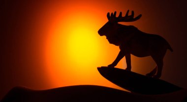 Arka plan üzerinde hayvanların siluetleri