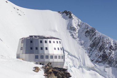 Mont Blanc, sığınak Du Gouter 3835 m, Mont Blanc yükselişi deneyen popüler başlangıç noktası ,