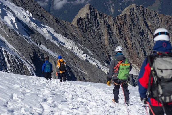Actieve Wandelaar Geniet Van Het Uitzicht Himalaya Nepal — Stockfoto