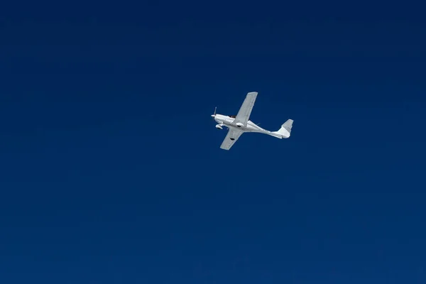 Pequeño Viejo Avión Transporte Vuela Cielo —  Fotos de Stock