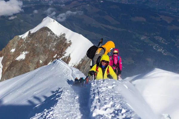 Mont Blanc Frankrijk Augustus 2018 Bergbeklimmers Klimmen Chamonix Frankrijk Mont — Stockfoto