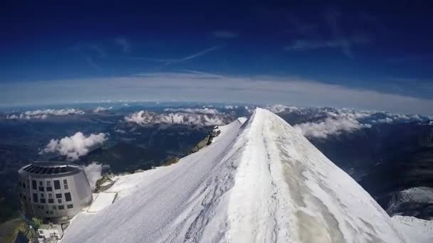 Mont Blanc, Refuge Du Gouter 3835 m, The popular starting point for attempting the ascent of Mont Blanc — Stock Video