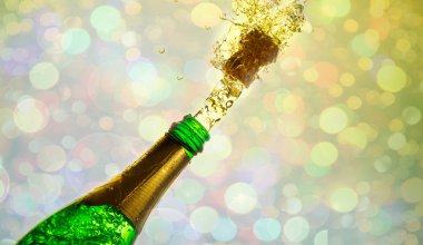 Şampanya Cork bokeh arka plan üzerinde haşhaş kapatmak