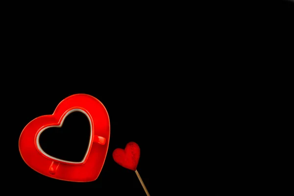 Κούπα Κόκκινη Καρδιά Ξύλινες Καρδιές Σπιτικό Και Καφέ Μαύρο Φόντο — Φωτογραφία Αρχείου