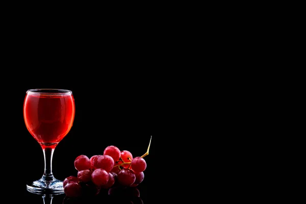 Wine Glass Red Grapes Drops Blak Backgound Space Fot Text — Stock Photo, Image