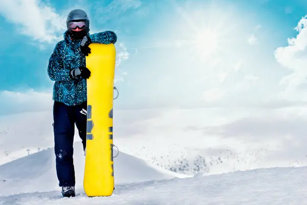 Άνθρωπος Snowboarder Snowboaed Σχετικά Χιονοδρομικό Κέντρο — Φωτογραφία Αρχείου