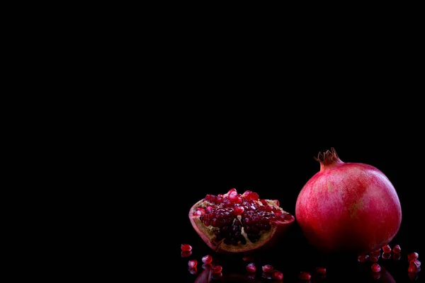 Fresh Ripe Pomegranate Black Backgroundgarnet Section Pomegranate — Stock Photo, Image