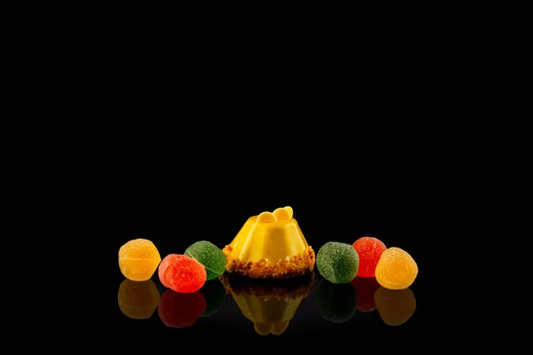 Bunte Marmelade Bonbons Auf Schwarzem Hintergrund — Stockfoto