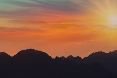 Dağda gün batımı