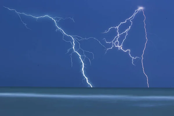 Relâmpago Mar Uma Tempestade — Fotografia de Stock