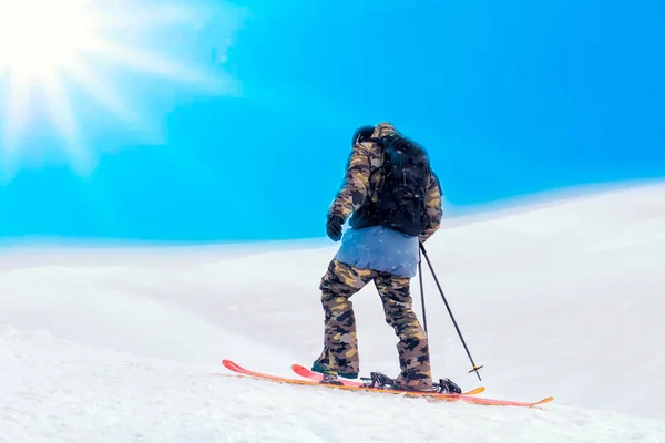Ski Achtergrond Skiër Prachtige Berglandschap Wintervakantie Alpen Ruimte Voor Tekst — Stockfoto