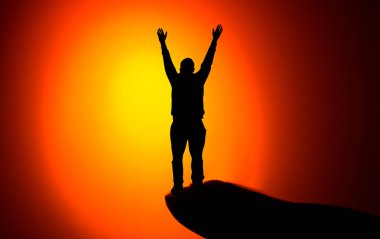 bir şampiyonun yüksek dağ silueti. Spor ve aktif yaşam.