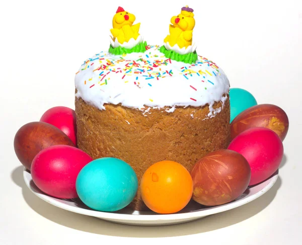 Paskalya kek ve boyalı yumurta