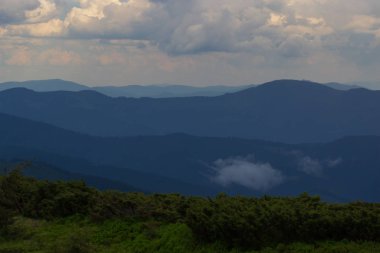 Dağdaki güzel siluet