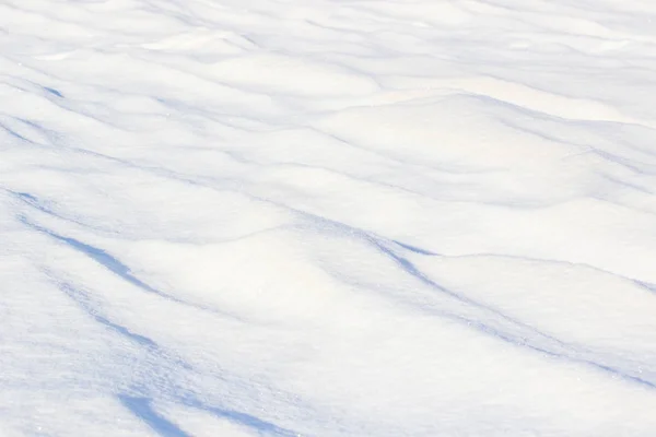자연적 인 겨울철 배경에는 눈이 내리고 눈이 내리게 된다. — 스톡 사진