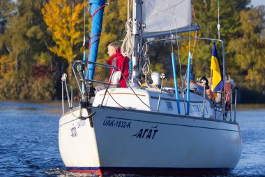 Ukrayna, Ukrayna - 12 Ekim 2019: 12 Ekim 2019 'da Kiev yakınlarındaki bir yelkenli yarışı sırasında