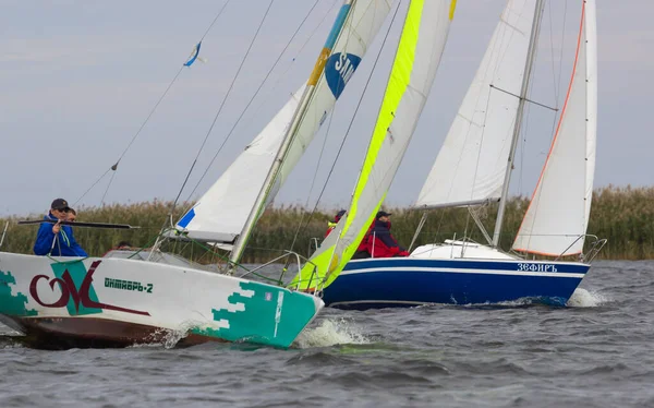 Ukrainka, Ukraine - October 12, 2019: Racing sailing boats during a regatta South worth near Kiev on October 12, 2019 — 스톡 사진