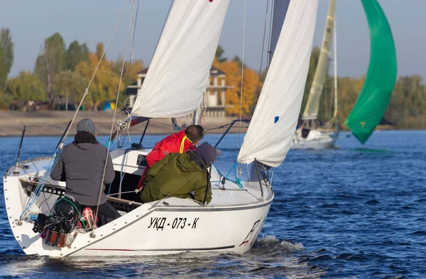 Ukrainka, Ukraine - October 12, 2019: Racing sailing boats during a regatta South worth near Kiev on October 12, 2019 — 스톡 사진