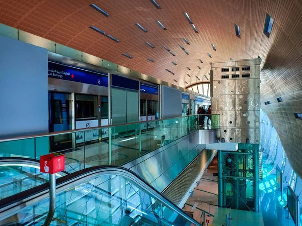 BAE 'deki Dubai metro servisi.