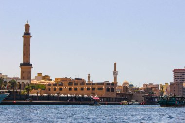 Dubai Creek abra, Abras Dubai, Birleşik Arap Emirlikleri 'ndeki Dubai Deresi' nde insanları taşımak için kullanılır. Bur Dubai tarafındaki Shindagha / Al Ghubaiba 'daki su istasyonu arasında seyahat ediyorlar..