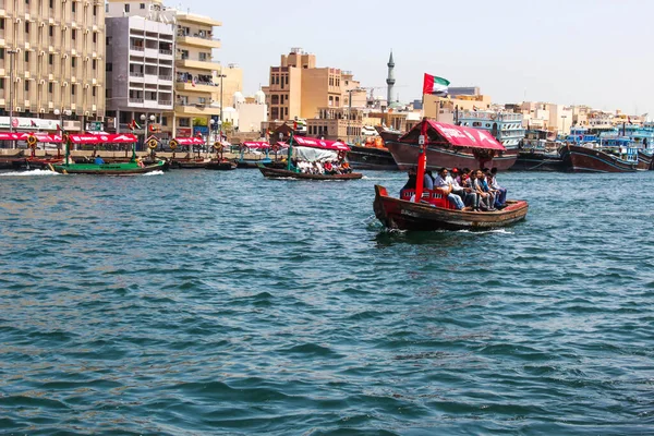 Dubai Creek Abra Abras Χρησιμοποιούνται Για Μεταφέρουν Ανθρώπους Όλη Την — Φωτογραφία Αρχείου