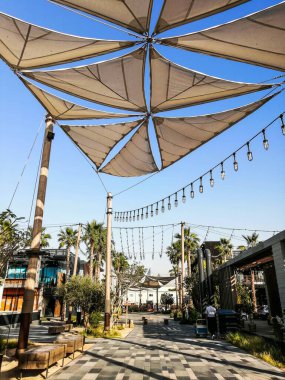 açık yelken tipi bir tasarımın çadırı