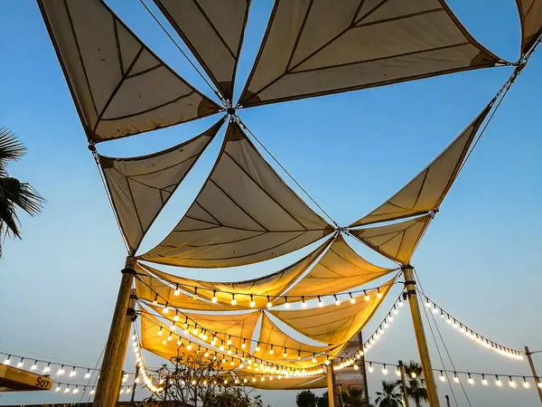 açık yelken tipi bir tasarımın çadırı