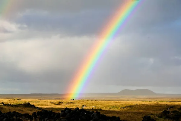 Arcobaleno Sulla Riva Del Mare Islanda Autunno Immagine Stock