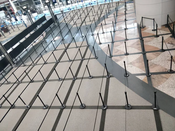 Corona virüsü yüzünden Denver Colorado 'da neredeyse tamamen boş bir havaalanı.