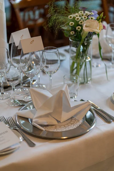 Danimarka 'da büyük bir parti için güzel bir doğum günü sofrası.