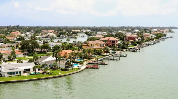 Luxury Houses Belleair Out Bay Boats Private Piers Front Стоковая Картинка