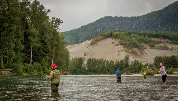 Kitimat Nehri Nde Somon Balığı Avlamak Için Bir Yaz Sabahı — Stok fotoğraf