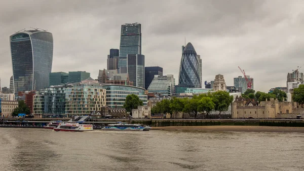 Paisaje Urbano Los Rascacielos Distrito Financiero Ciudad Londres Junto Río — Foto de Stock