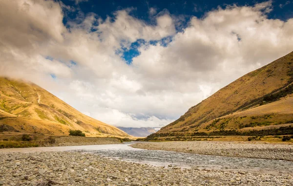 Een Nieuw Zeelandse Bergstroom Ahuriri River Een Vormige Vallei Met — Stockfoto